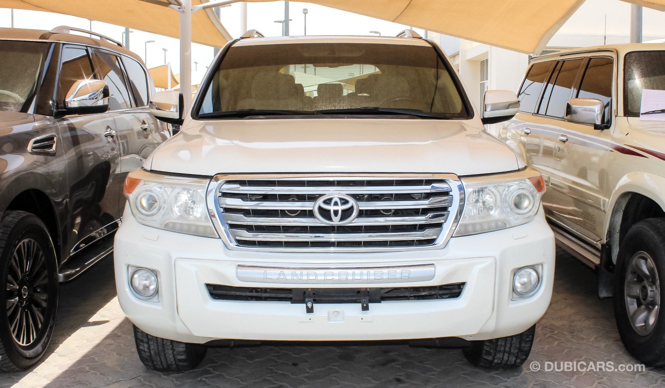 Toyota Land Cruiser GXR V8