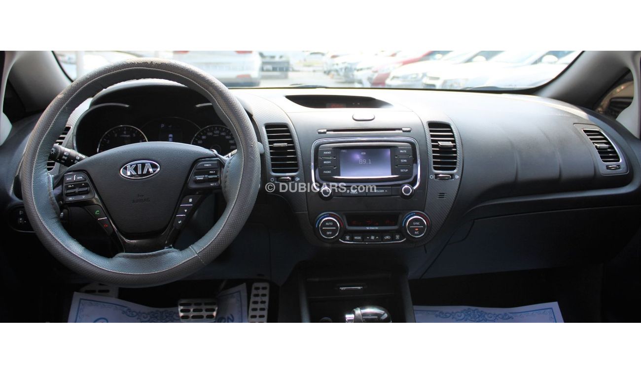 Kia Cerato LX GCC- ACCIDENT FREE - CAR IS IN PERFECT CONDITION INSIDE OUT