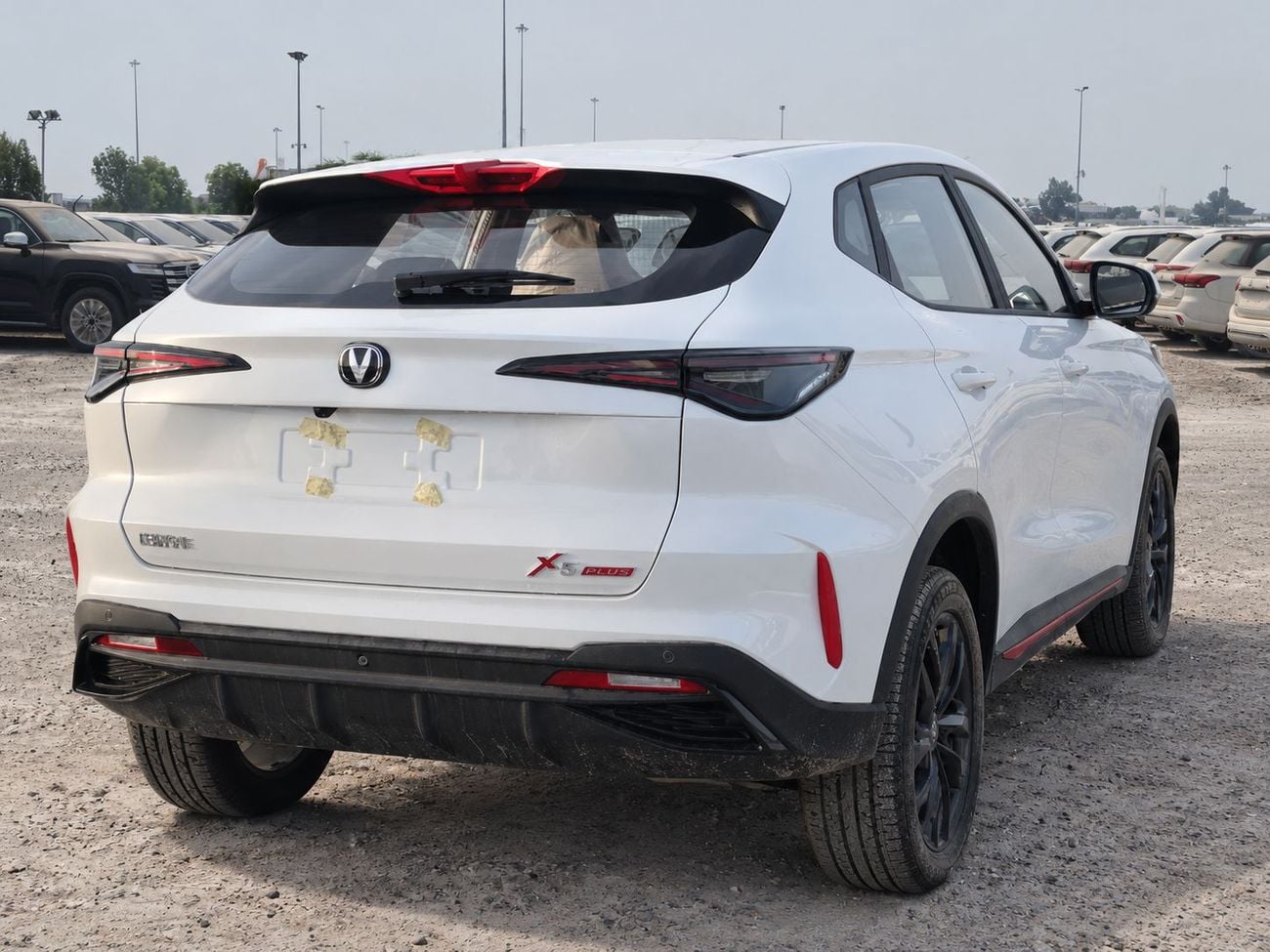 تشنجان x5 بلس ECTB - 11. شانجان X5 بلس - 1.5 لتر بنزين أوتوماتيكي تيربو - أبيض مع أسود