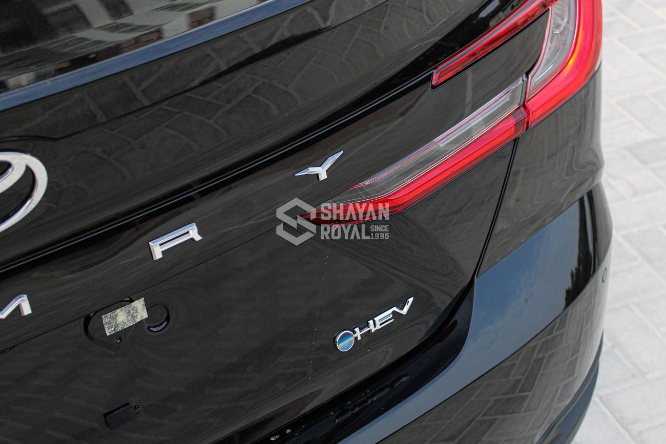 Toyota Camry LHD LE 2.5L HEV FWD AT WITH PANORAMIC SUNROOF 25MY