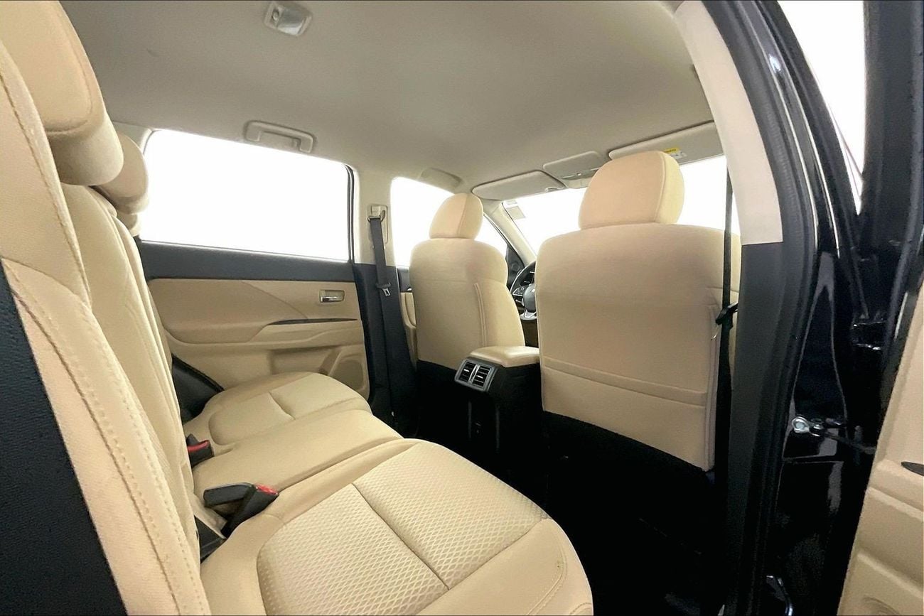 ميتسوبيشي آوتلاندر 2.5 GLX AUTO 4WD 7SEAT ML FABRIC SEATS | شامل الضمان | 0 ﺪﻔﻋﺓ ﺃﻮﻟﻯ