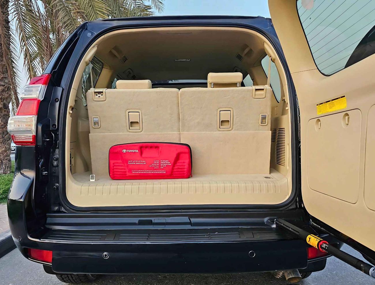 تويوتا برادو VXR V6/ SUNROOF/ LEATHER/ ELECTRIC SEATS/ BACK TYRE/ ORG PAINT/ ORG KMS/ LOT# 63670