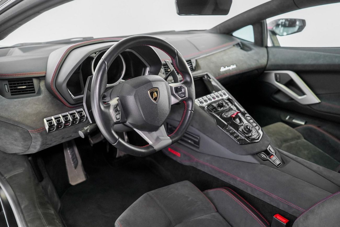 Lamborghini Aventador 6.5L V12 | PIRELLI EDITION