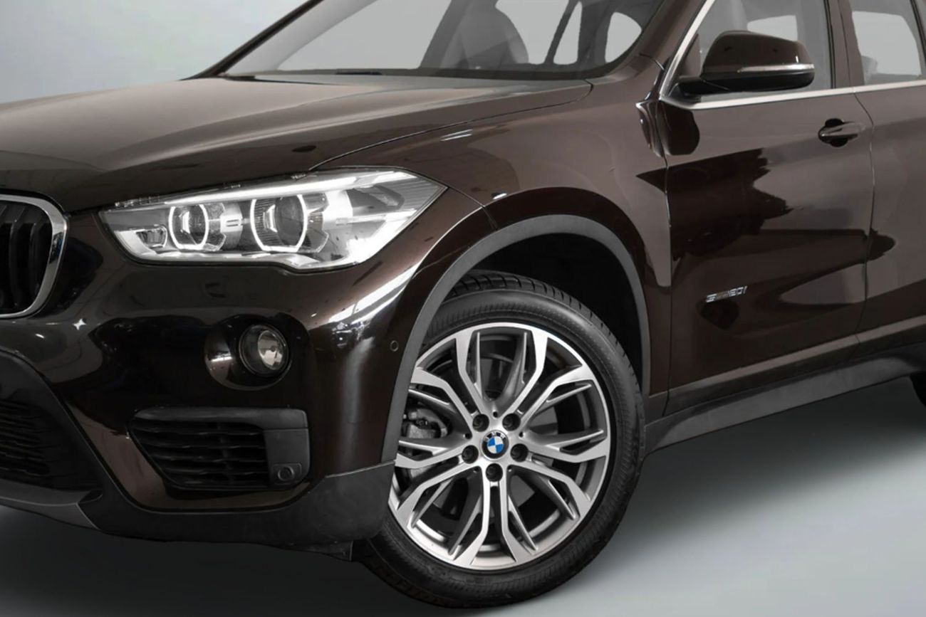 بي أم دبليو X1 sDrive 20i اكسكلوسيف