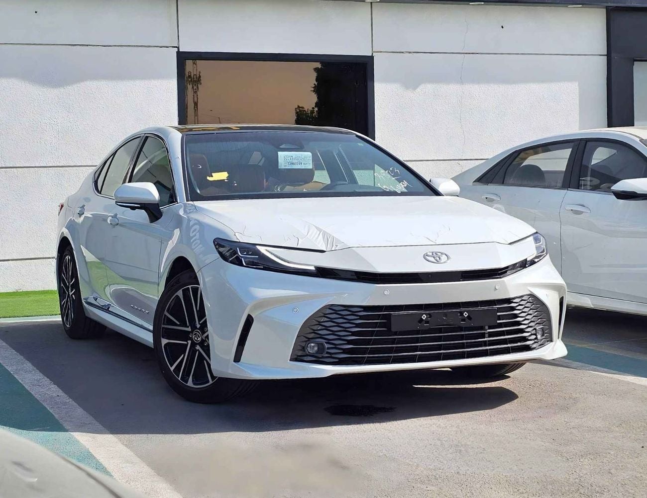 تويوتا كامري LUMIERE HYBRID / 2.5L V4 PETROL/RADAR /JBL SPEAKERS/PANORAMIC ROOF/360*CAMERA/HEADS UP DISPLAY (CODE
