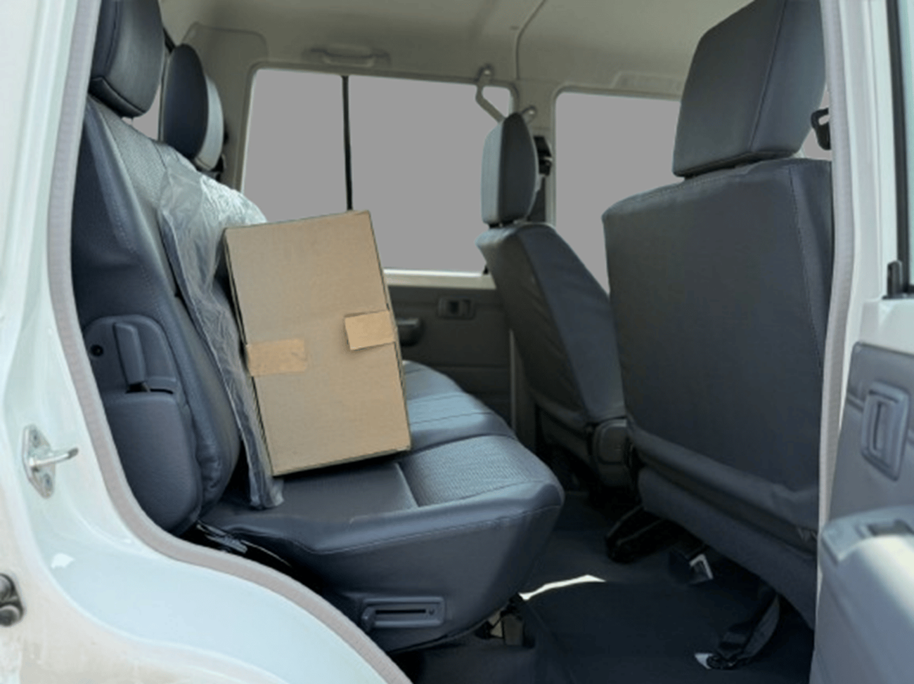 تويوتا لاند كروزر بيك آب ECTJRY002 - 2024 Toyota LC79 Double Cab - 4.2L Diesel Manual - White