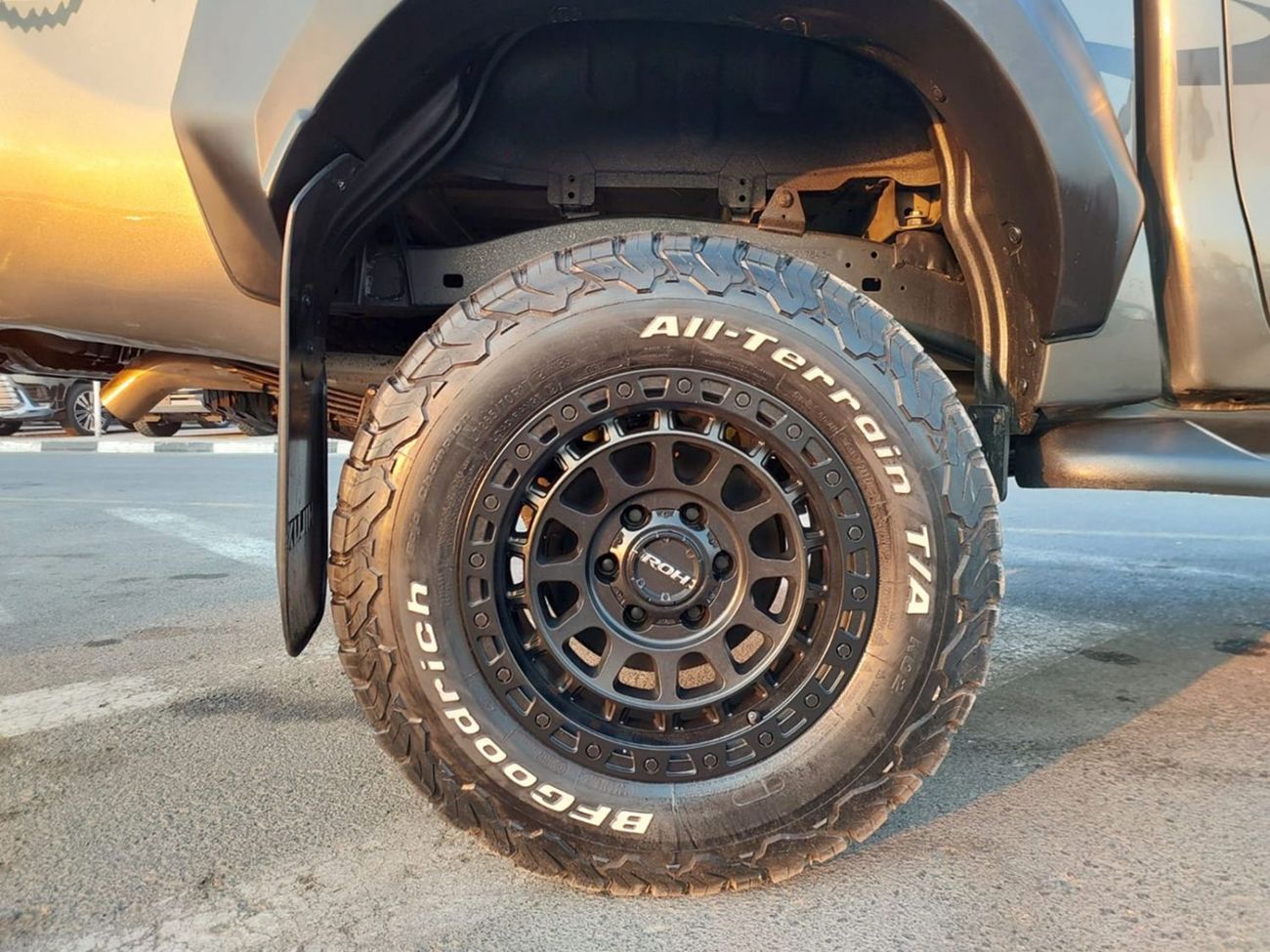 Toyota Hilux TOYOTA HILUX PICKUP RHD 2018 MODEL 2.8 L DIESEL AUTOMATIC(PM17843)