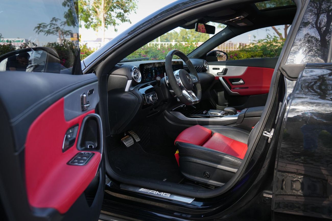 مرسيدس بنز CLA 35 AMG 4MATIC 2021!! GCC SPECS!! LOW MILEAGE!! FULL SERVICE HISTORY FROM THE DEALER