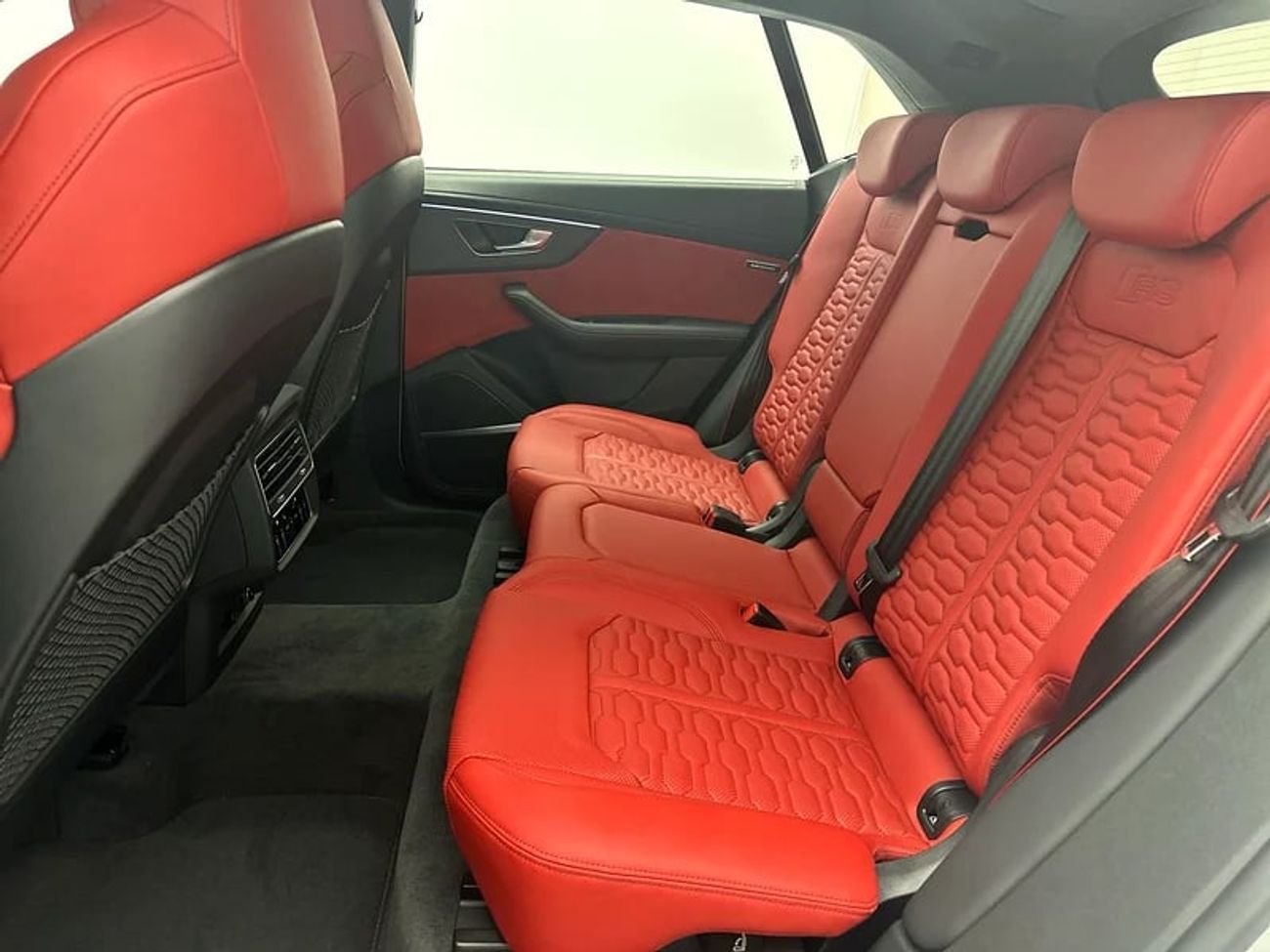 Audi RS Q8 quattro 600hp Black-Red Edition (Ref# 052046)