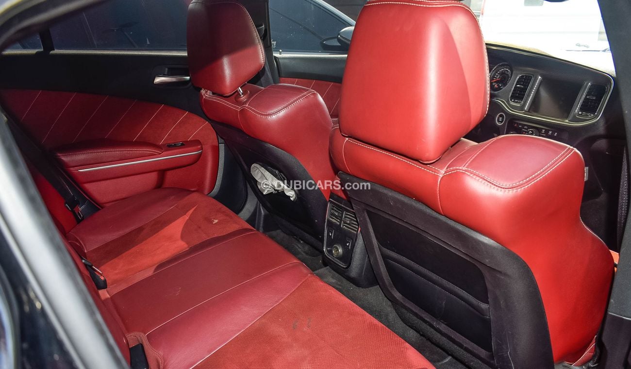 Dodge Charger SRT 8 6.4L HEMI