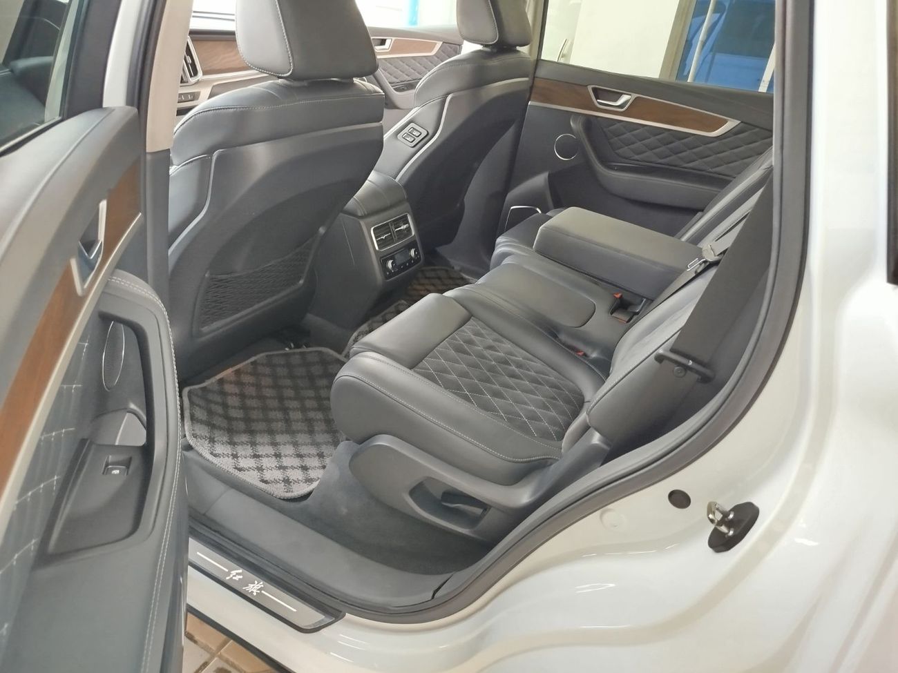 HONGQI HS7 THE PRESIDENTIAL CHINESE VEHICLE