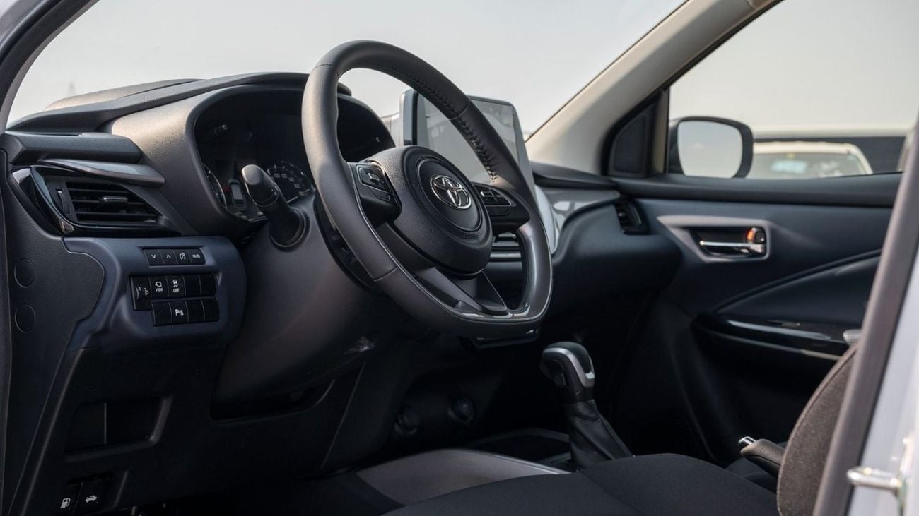 Toyota Starlet (LHD) TOYOTA STARLET 1.5P AT MY2023 - SILVER