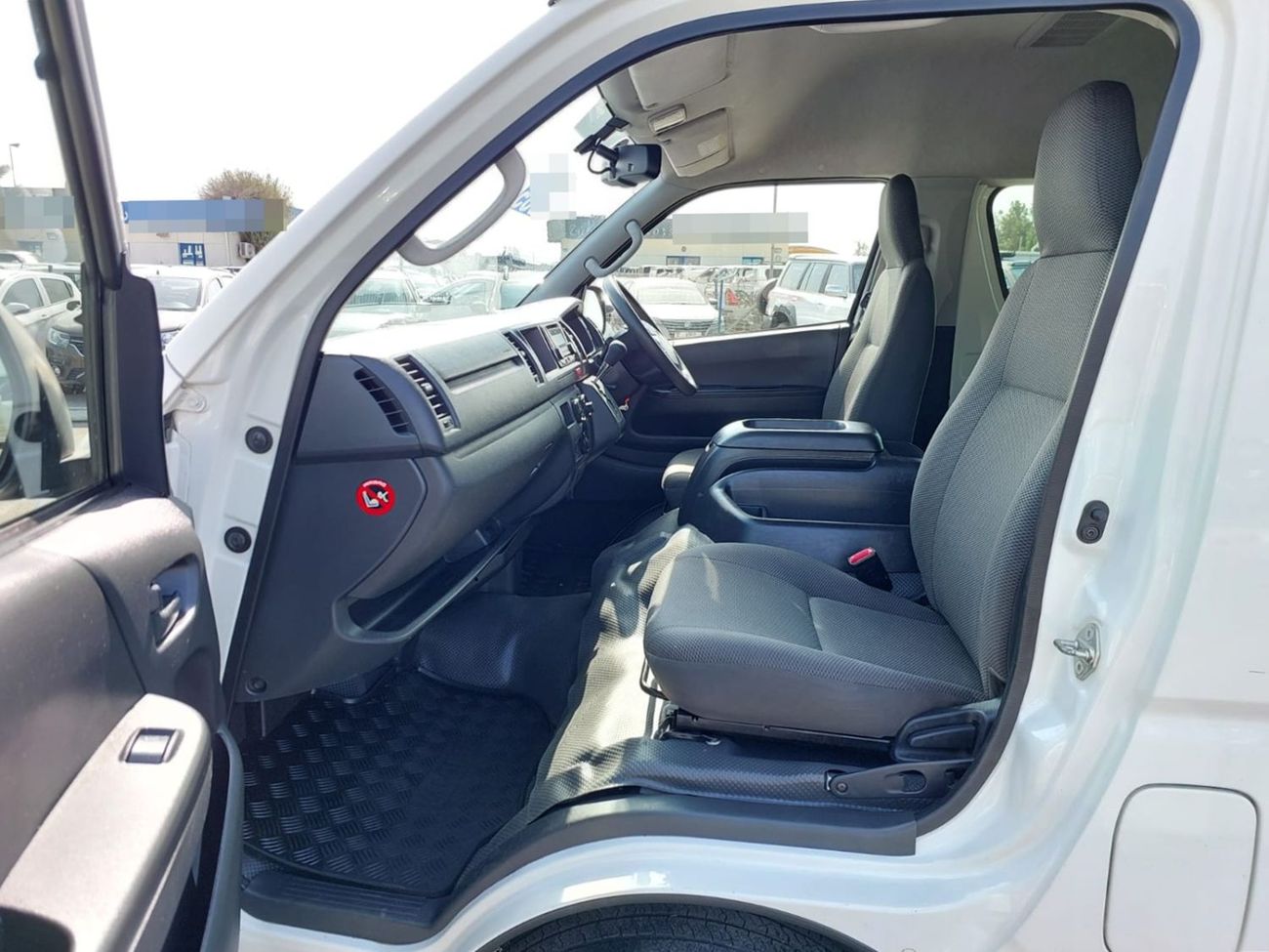 تويوتا هاياس TOYOTA HIACE COMMUTER VAN RHD 2015 MODEL 3.0 L DIESEL AUTOMATIC(PM26086)