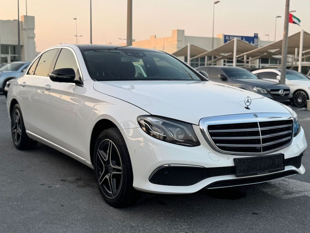 Mercedes-Benz E300 Premium 2.0L