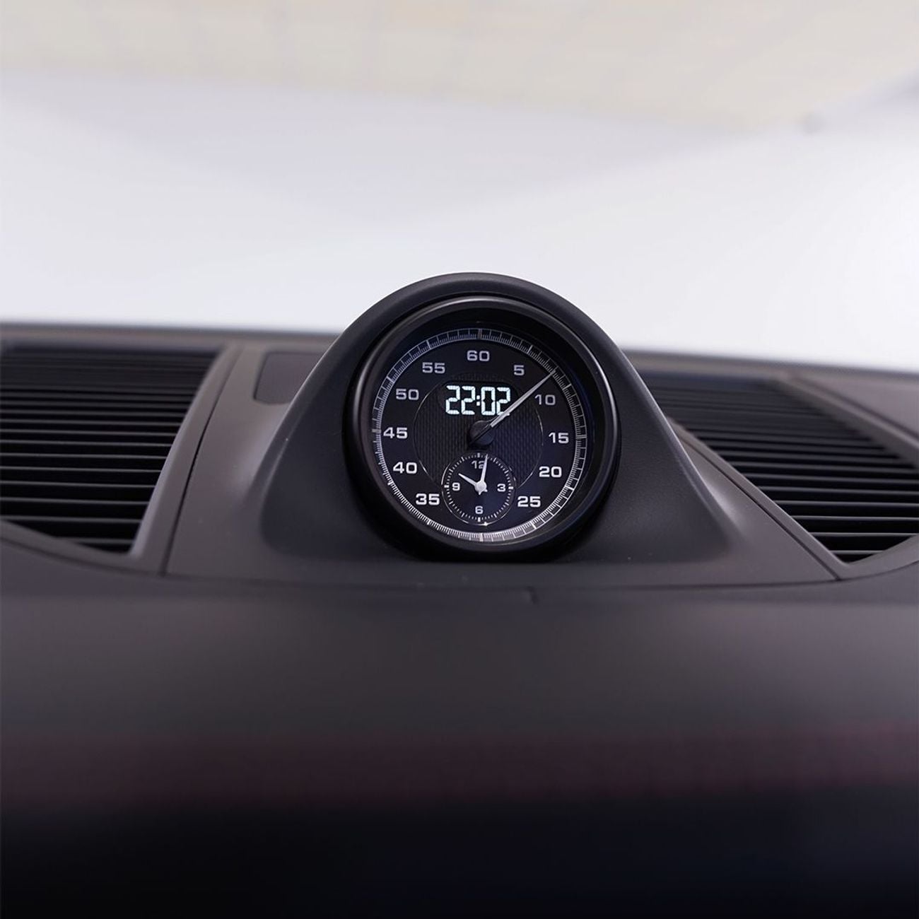 بورش ماكان Base 2025 Porsche Macan, 2027 Porsche Warranty, Sport Chrono Package, Very Low Kms, GCC