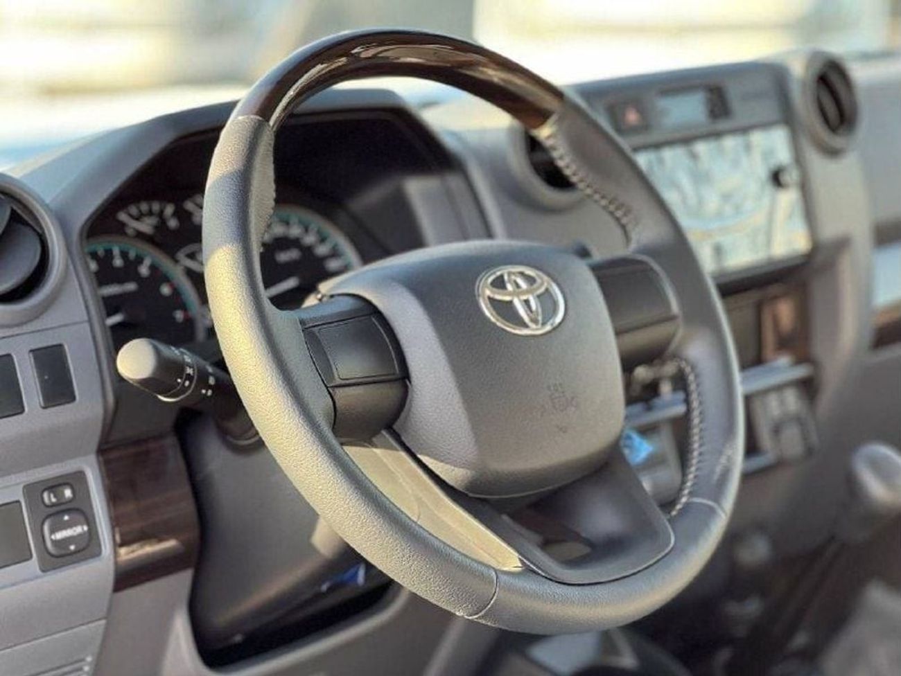 Toyota Land Cruiser 70 LC76 4.0L V6 PTR M/T //2024// STANDER OPTION WITH CRUISE CONTROL , POWER WINDOWS // SPECIAL OFFER //