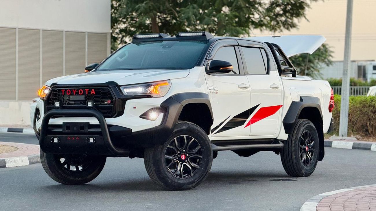 تويوتا هيلوكس GR BODY KIT INSTALLED | POWER SEATS | NUDGE BAR | 2.8L | 2024 | AUTOMATIC