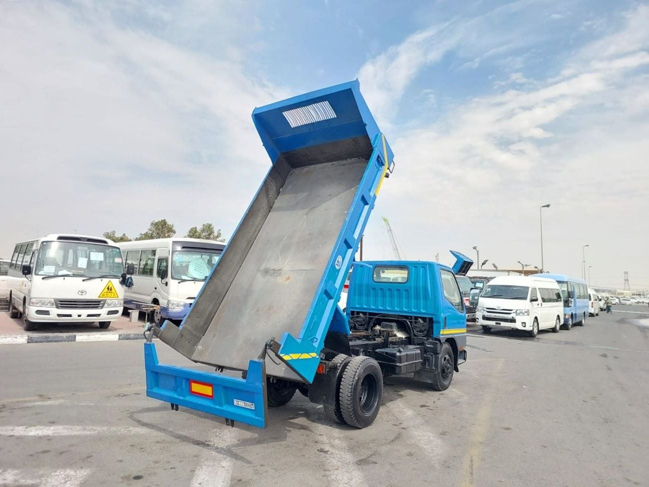 Mitsubishi Fuso Canter (RAMADAN OFFER) MITSUBISHI CANTER TRUCK RHD 1998 MODEL 4.5 L DIESEL MANUAL(PM30616)