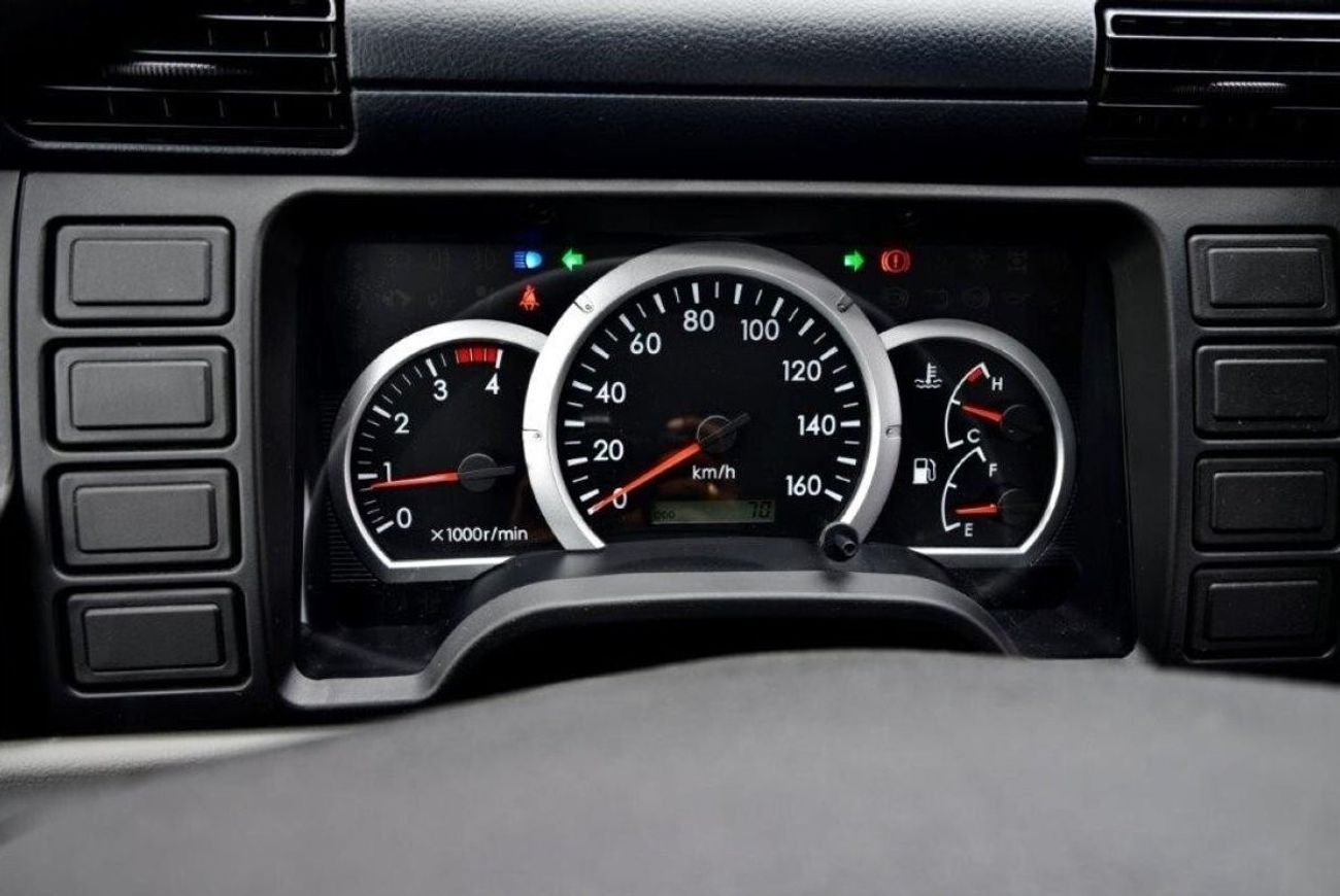 ميتسوبيشي فوسو كانتير Fuso Chassis Cab Truck 4.2L Diesel 3 Ton Manual Transmission