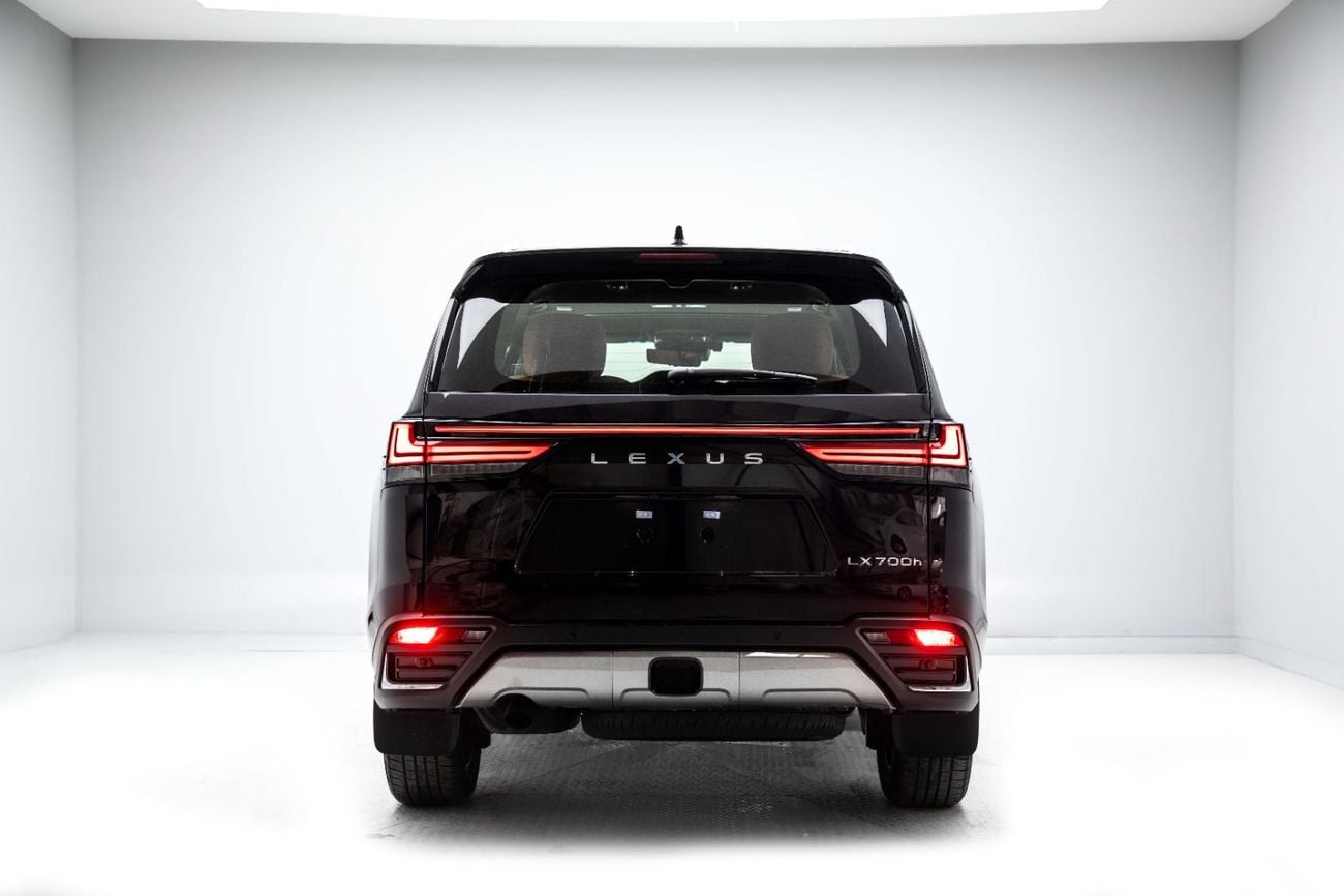 لكزس LX 700h VIP 3.5L - Graphite Black Inside VIP Sun Flair | Export Only