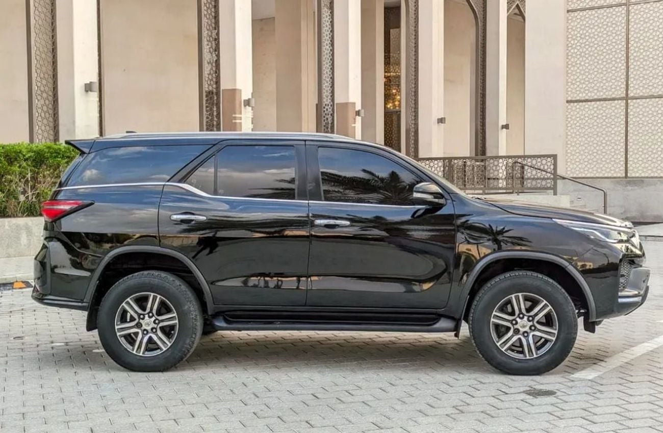 تويوتا فورتونر Toyota Fortuner 2017Model modified 2025Model v6 4.0L petrol Engine Colour Black Interior Brown push