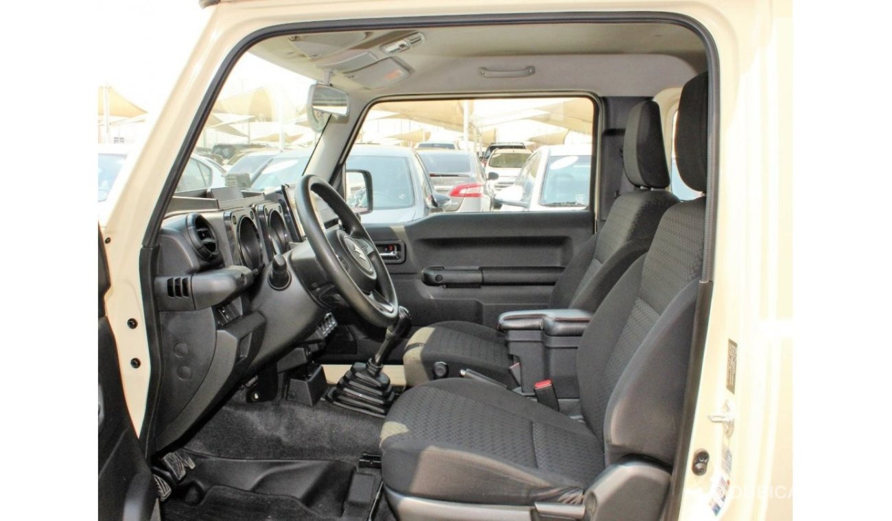 Suzuki Jimny ACCIDENTS FREE - GCC - MANUAL GEAR - CAR IS IN PERFECT CONDITION INSIDE OUT