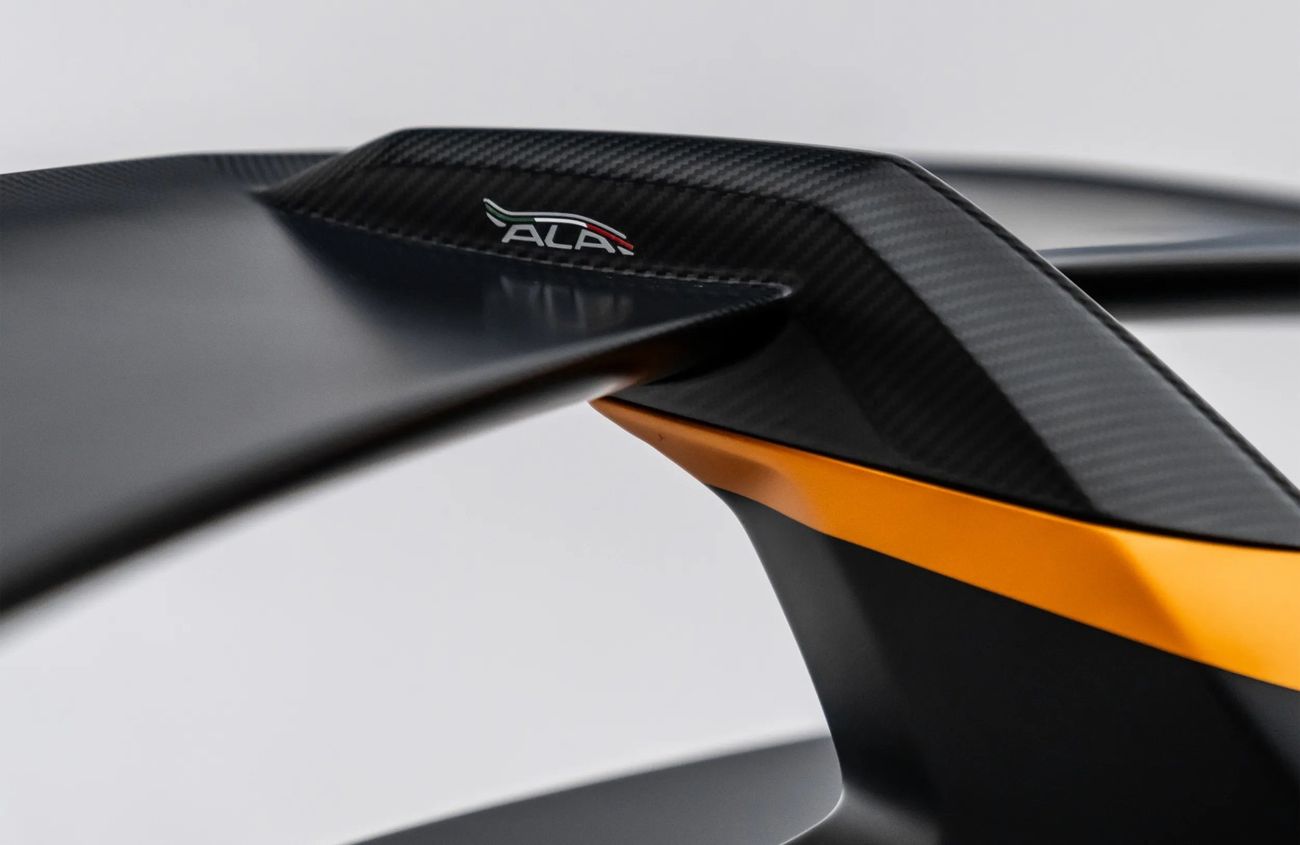 لامبورغيني أفينتادور 6.5L 12 Cylinder Naturally Aspirated Engine