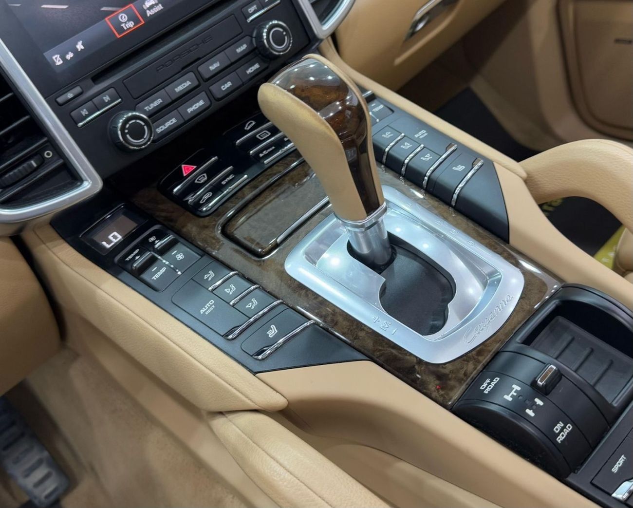 بورش كايان 2017 Porsche Cayenne Platinum Edition, Full Service History, Excellent Condition, GCC