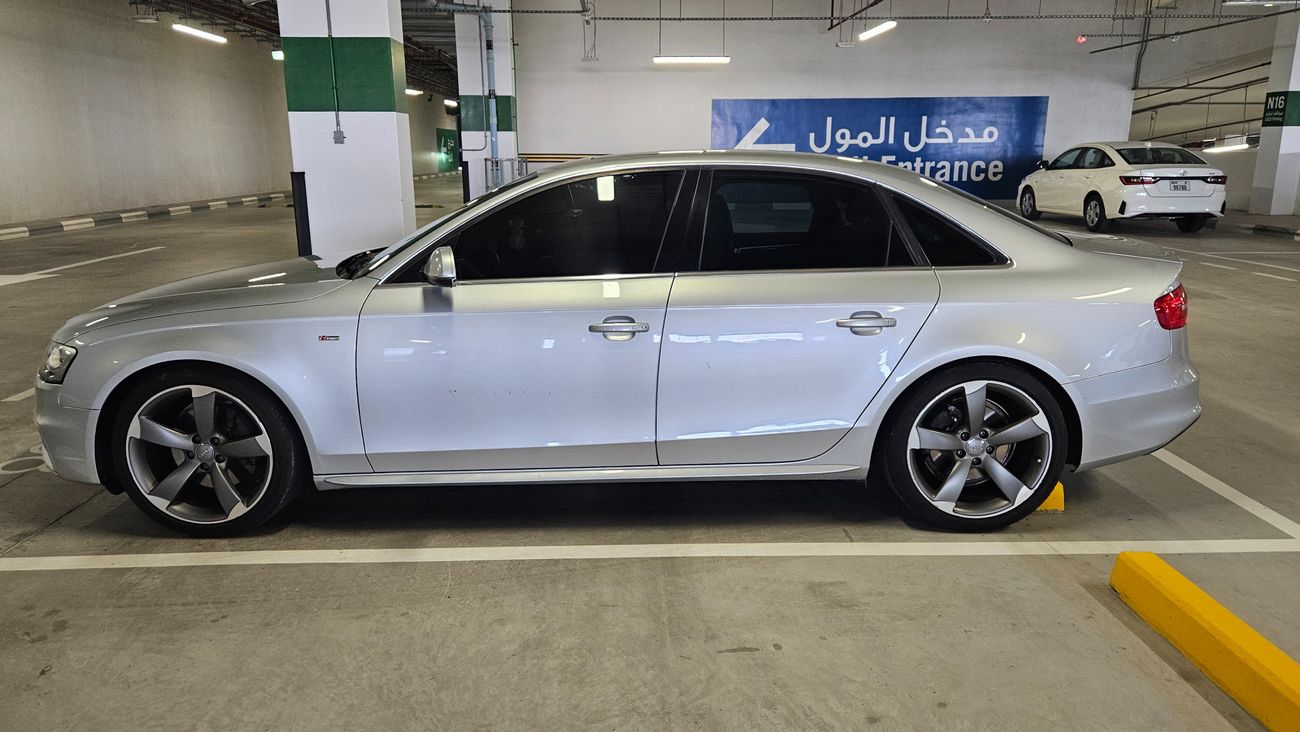 Audi A4 TFSI quattro S-Line 2.0L (208 HP)