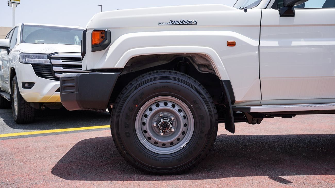 Toyota Land Cruiser 70 TOYOTA LAND CRUISER 76 4.0 PETROL AT 2026