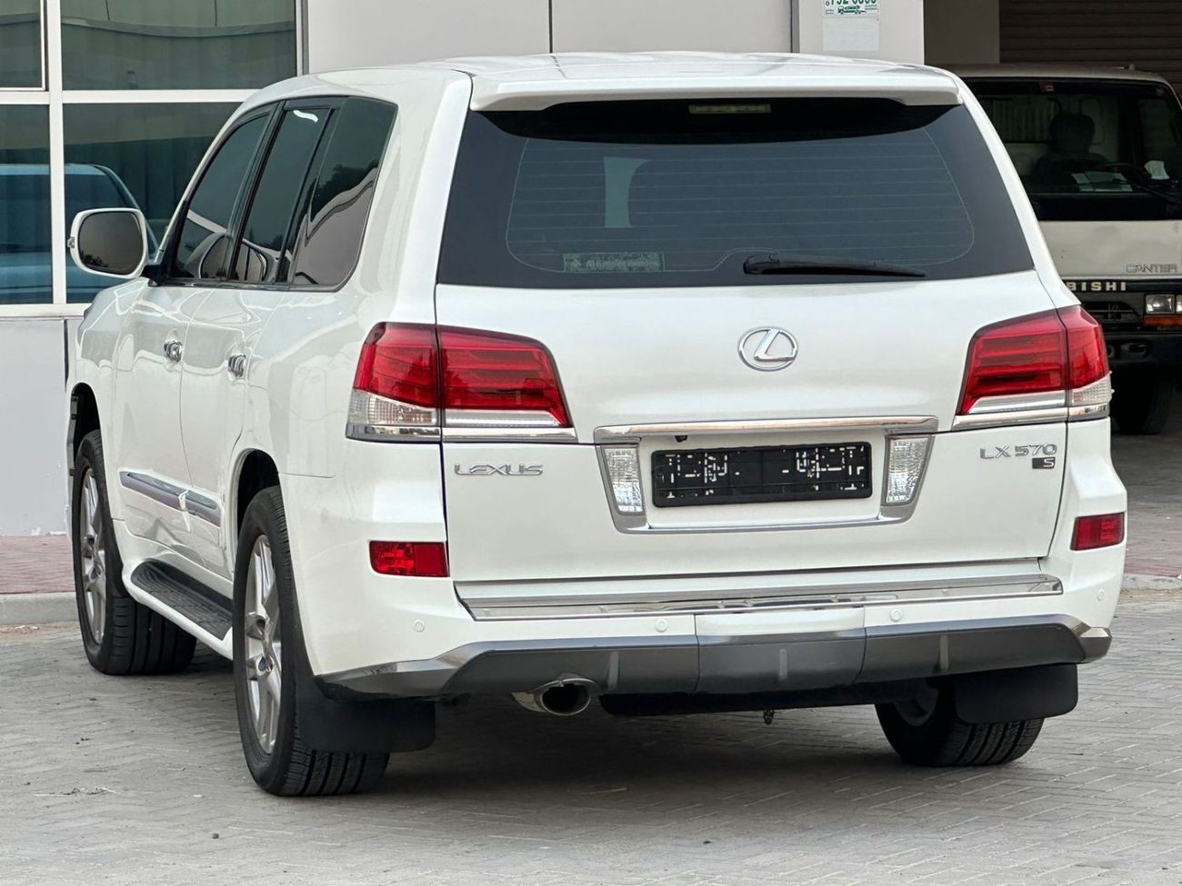 لكزس LX 570 تيتانيوم بلس