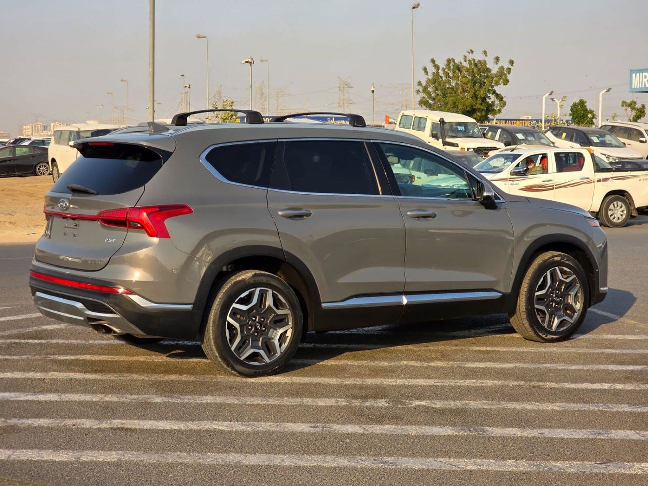 Hyundai Santa Fe limited 2.4T Panoramic Roof , 360 camera and Auto parking sensors