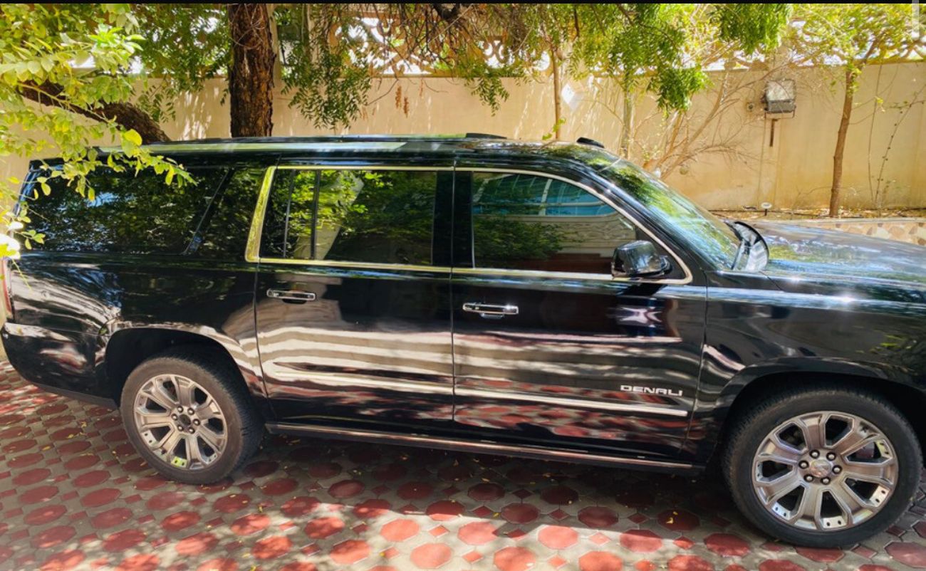 GMC Yukon Denali 6.2L (8 Seater)