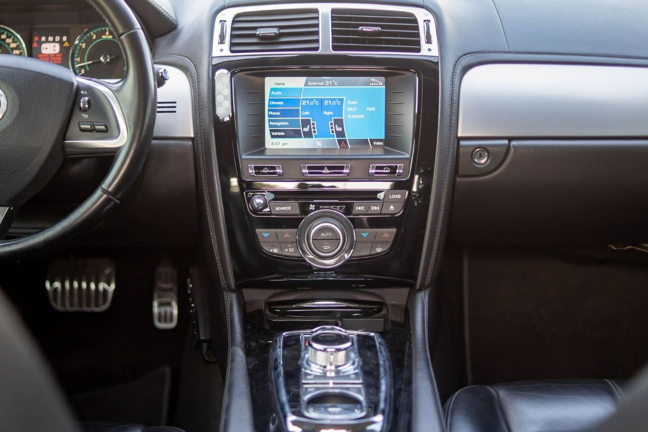 جاكوار XK Engine: 5.0L V8 | Power: 385 HP @ 6,500 RPM | Torque: 380 lb-ft @ 3,500 RPM