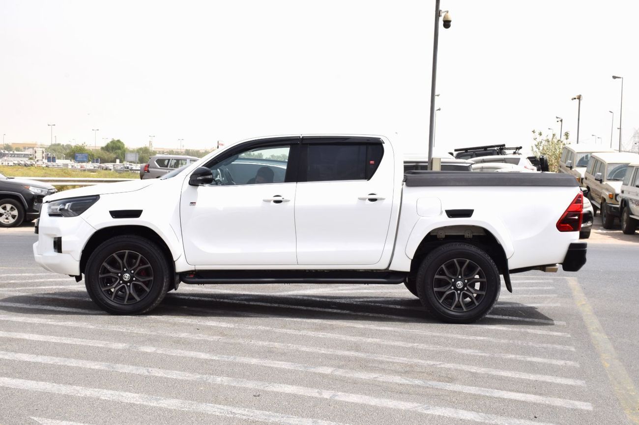 Toyota Hilux GR Sport 2.8L GR Sport 2.4L