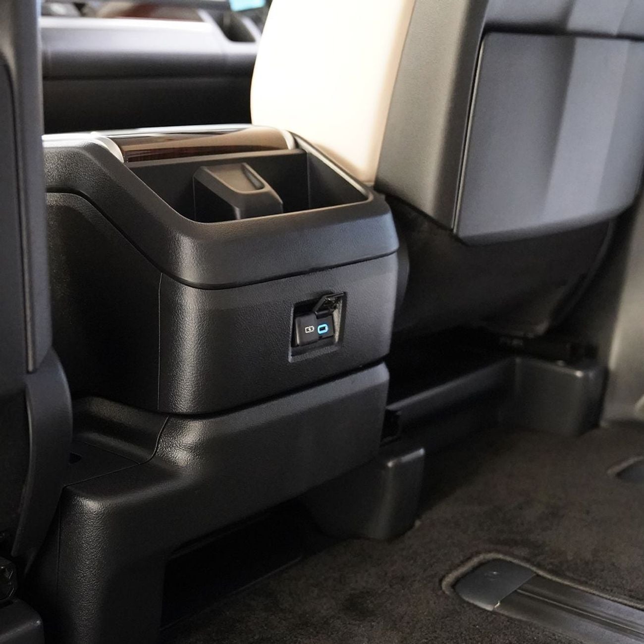 Toyota Granvia 3.5L Premium 2023 Toyota Granvia, Warranty, Captain Seats, Full Options, Low Kms, GCC