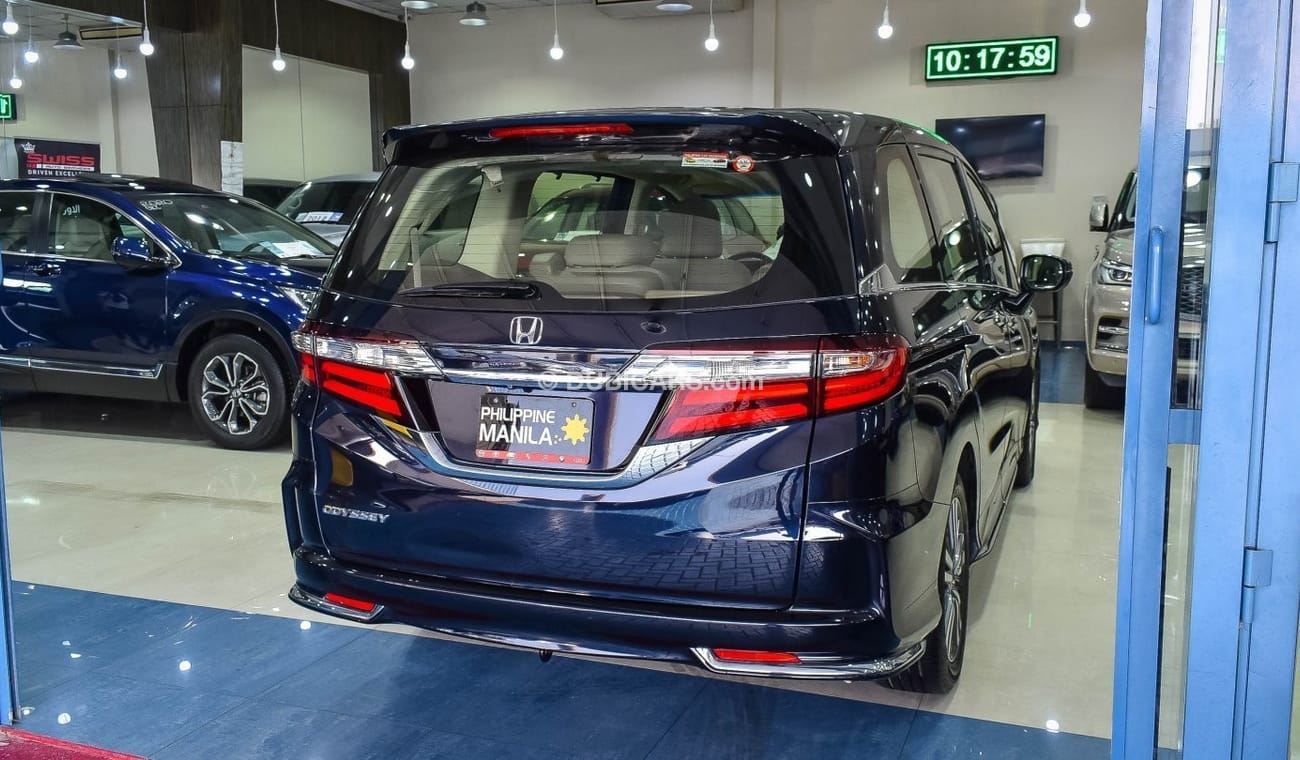 Used Honda Odyssey 2018 for sale in Dubai 557513