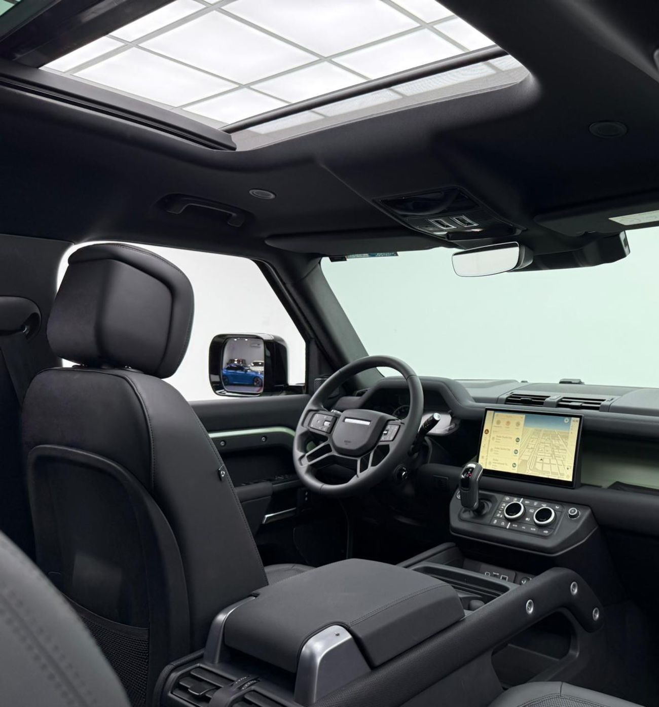 لاند روفر ديفندر 2023 Land Rover Defender P400 110 75th Anniversary, 2028 LR Warranty + Service Pack, Low Km, GCC