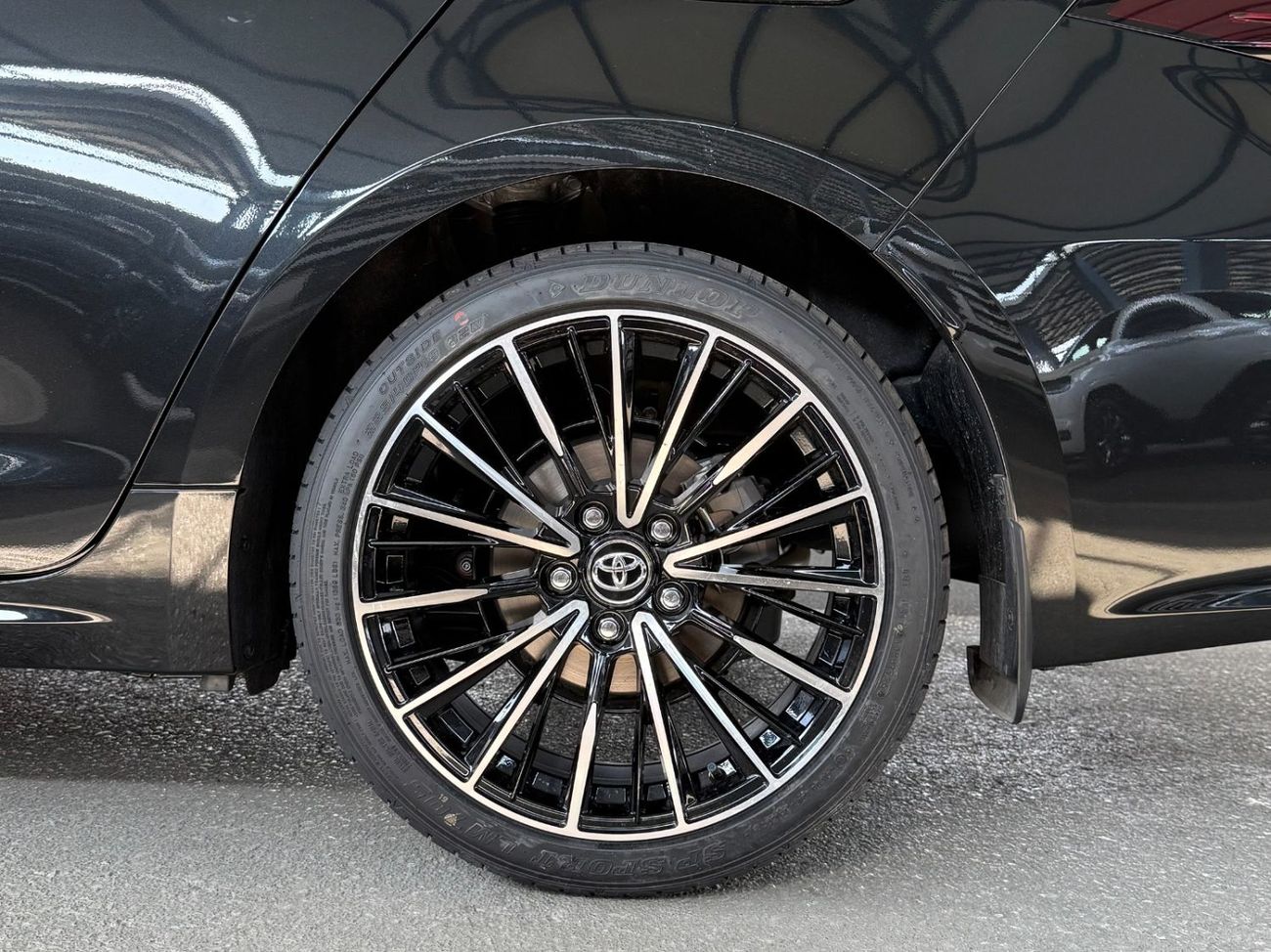 Toyota Corolla 1.8 LIMITED SUNROOF **EXPORT ONLY**التصدير فقط خارج الخليج**