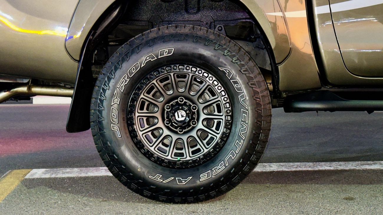 تويوتا هيلوكس OFF-ROAD MODIFIED | AWNING CAMPING TENT | 2.8L DIESEL | MT | 2023 | REAR VIEW CAMERA