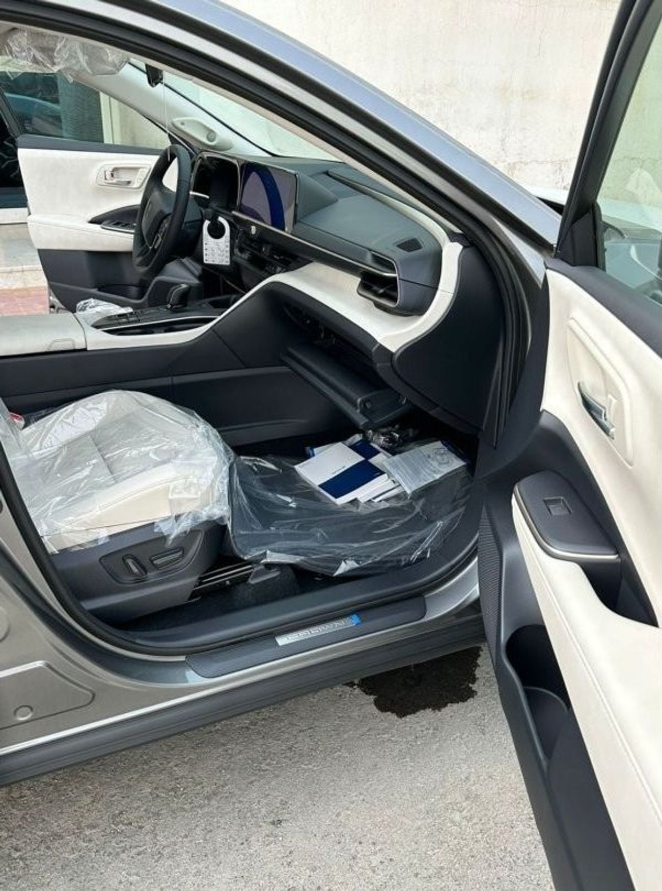 Toyota Crown TOYOTA CROWN 2.5L HYBRID FULL OPTION 2026 GCC FULL OPTION GCC SPECS