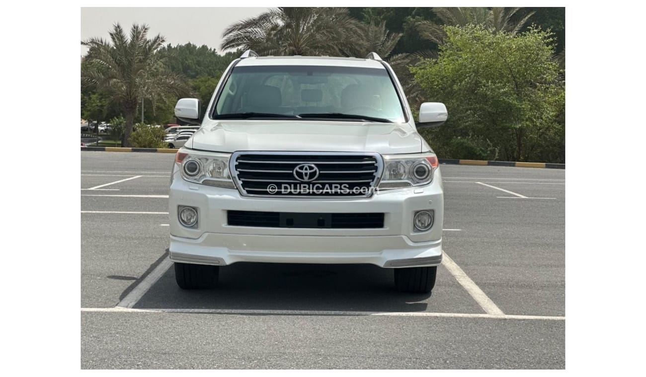 Toyota Land Cruiser MODEL 2014 GCC CAR PERFECT CONDITION INSIDE AND OUTSIDE