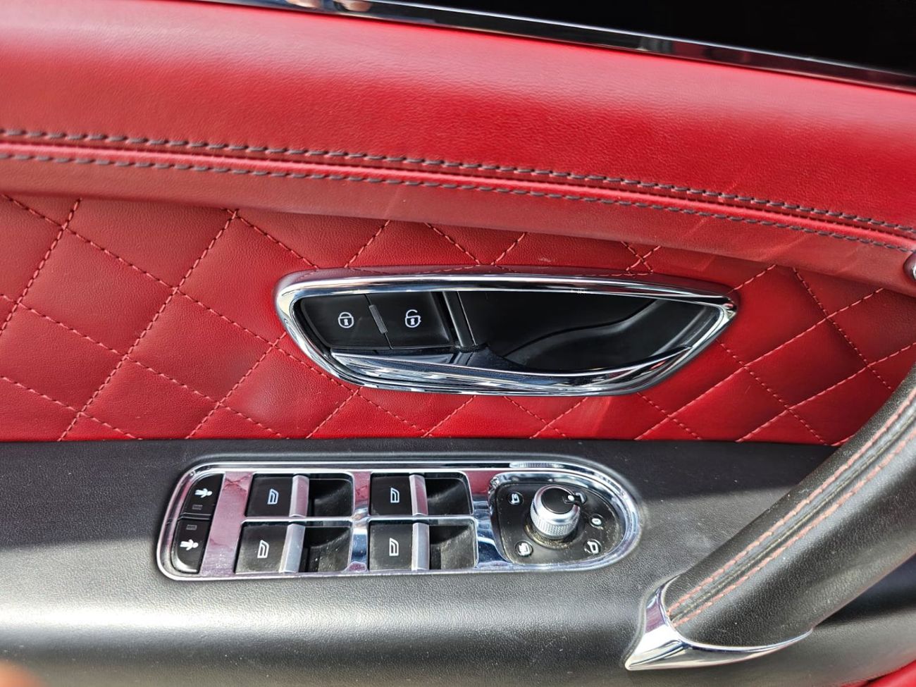 بنتلي بينتايجا Bentley Bentayga 2017  (W12- 6.0L -Twin-TurbO)