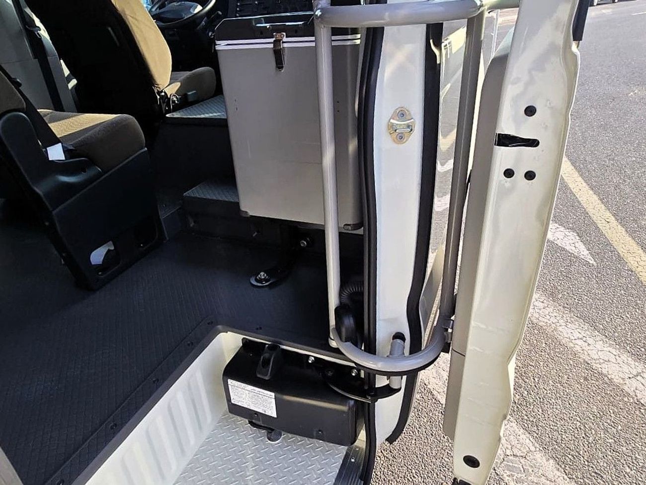 تويوتا كوستر Toyota Coastor Vip 4.2l diesel M/T 22 seats with Electric Door and Cool Box White Color 2026 Model