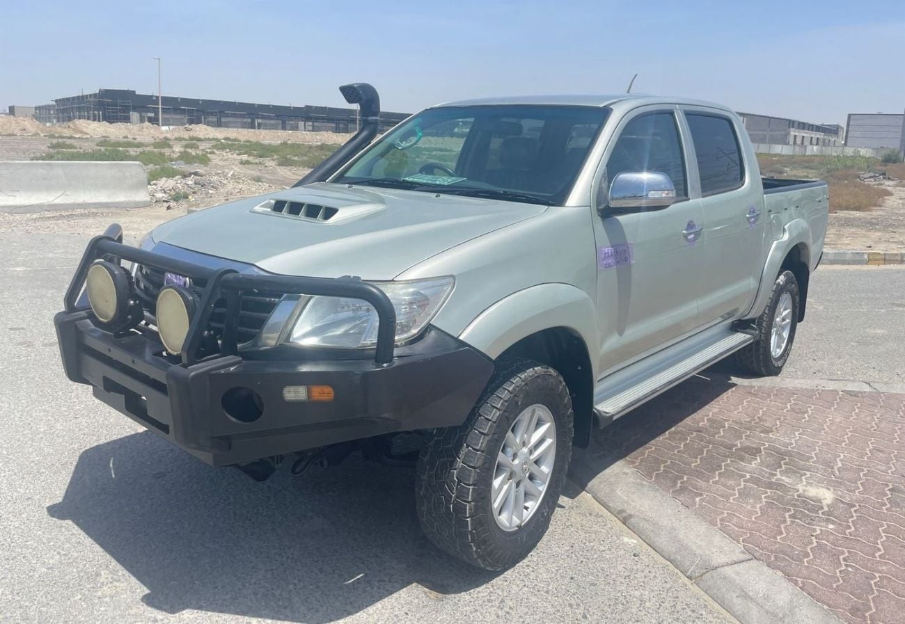 تويوتا هيلوكس diesel engine ,3.0 liter ,manual gear ,right hand drive