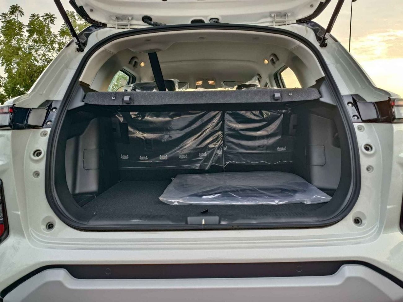 Suzuki Grand Vitara GLX / HYBRID / DOUBLE TONE / 1.5L V4 / "9" DISPLAY / 360* CAMERA / HEADUP DISPLAY (CODE # GVHB4X2F)