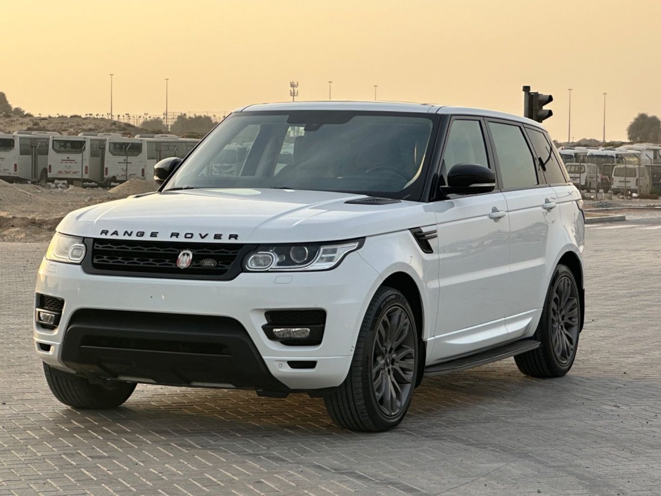 Land Rover Range Rover Sport HSE DYNAMIC 5.0L (525 HP) MODEL 2014 GCCCAR PERFECT CONDITION INSIDE AND OUTSIDE