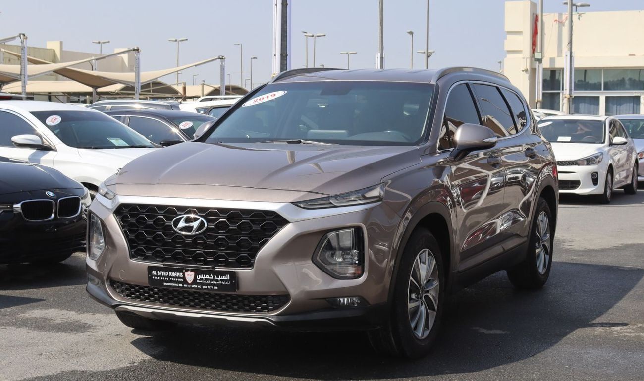 Hyundai Santa Fe GL 2.4L Hyundai Santa Fe 2019 - GCC - Accident-free - 2.4L  - 7 seats - Excellent condition