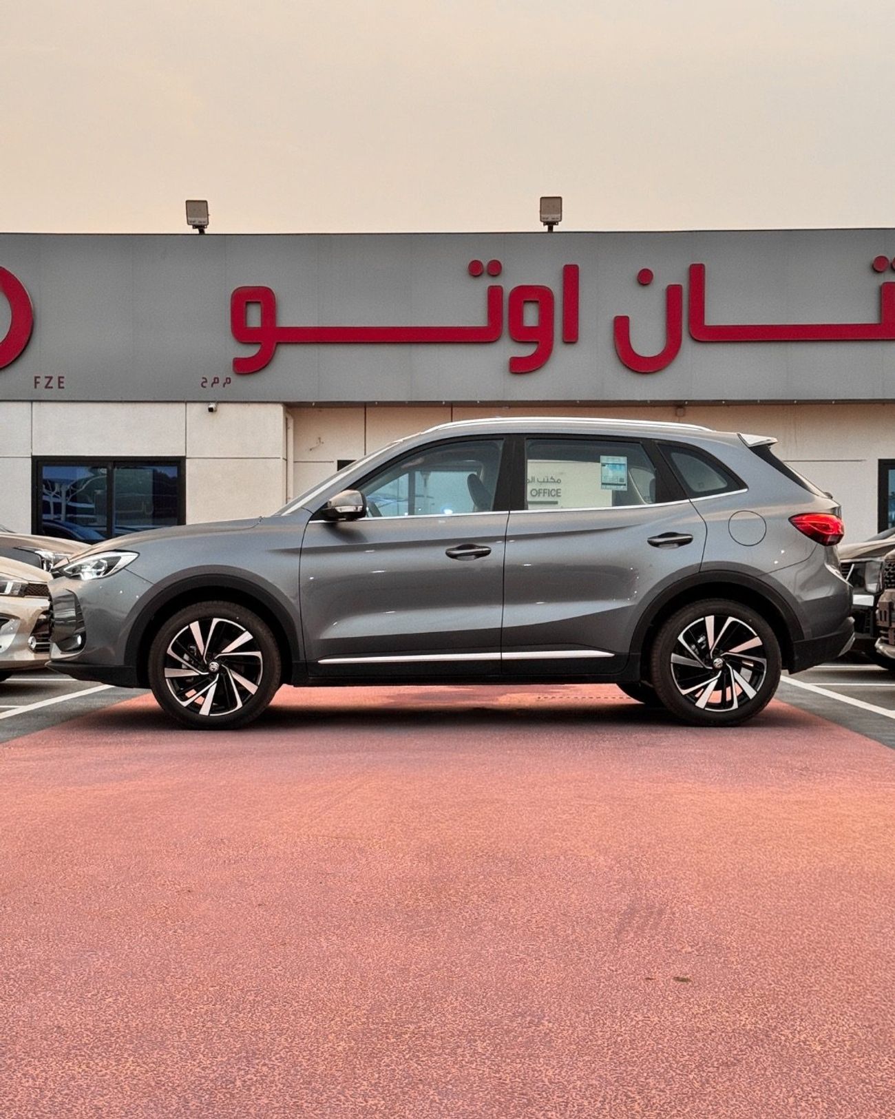 MG ZS LUX