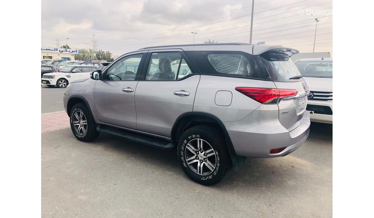 Toyota Fortuner E.XR-LEATHER SEATS-DVD-REAR CAMERA-FOGLIGHTS-ALLOY RIMS